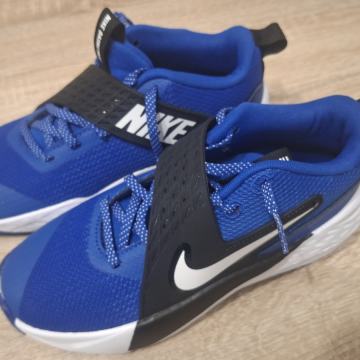 Tenisice NIKE - broj 37,5