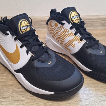 Tenisice Nike Teamhustle. - br.40