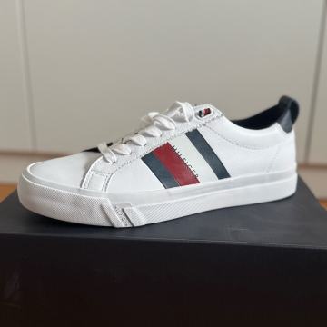 Tenisice Tommy Hilfiger, nove, vel 40