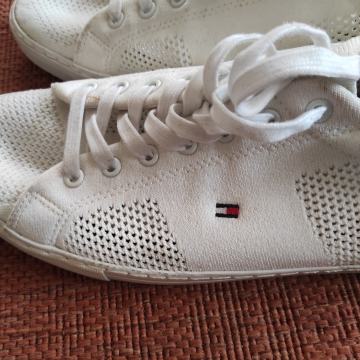 TENISICE ( TOMMY HILFIGER)NOVE!!,BROJ 46