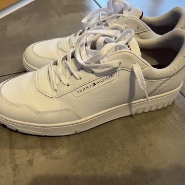 Tommy Hilfiger bijele tenisice br 44 nove