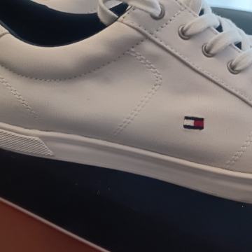 Tommy Hilfiger br 44 jednom nošene