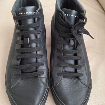 TOMMY HILFIGER kozne tenisice br 43