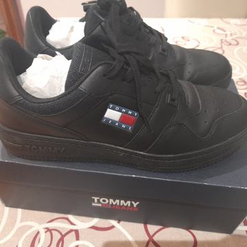 Tommy tenisice broj 44