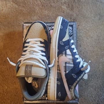 Travis Scott x Nike SB Dunk PRM QS Low Cactus Jack - Special Box