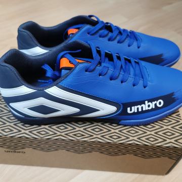 Umbro tenisice za nogomet, vel. 45