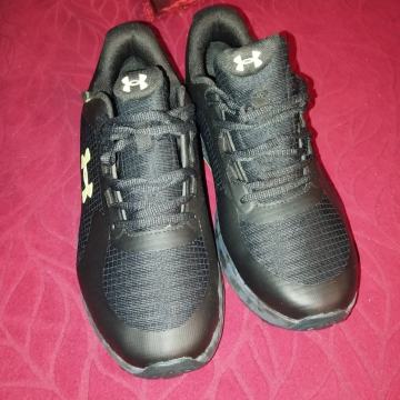 Under Armour br.43 , nove , za 40 eura