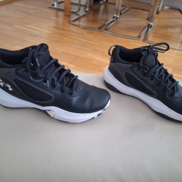 UNDER ARMOUR kozne tenisice br 40