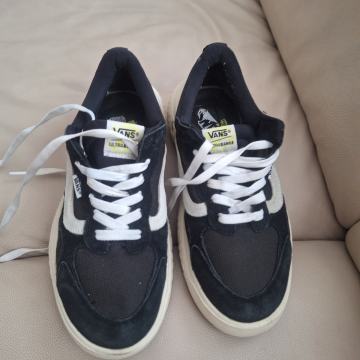 VANS tenisice br 40