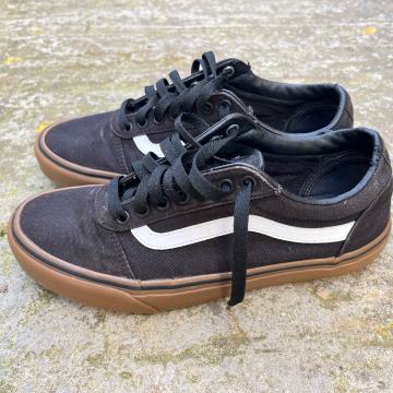 Vans tenisice broj 42