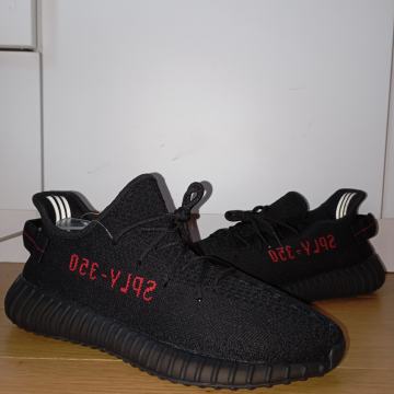 Yeezy 350 v2 Bred