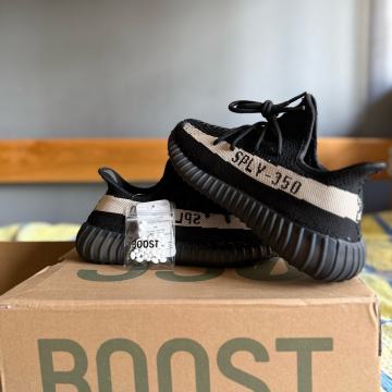 Yeezy 350 v2 oreo