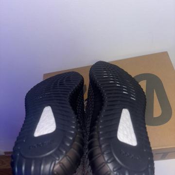 Yeezy 350v2 Black Static