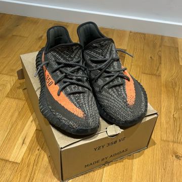 Yeezy boost 350 V2 carbon reflective beluga