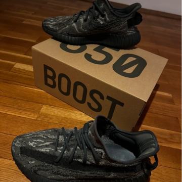 Yeezy Boost 350 V2 dark salt