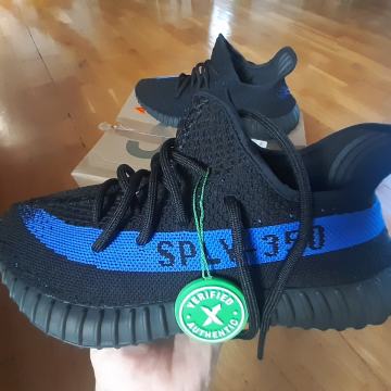 Yeezy tenisice br. 40 2/3