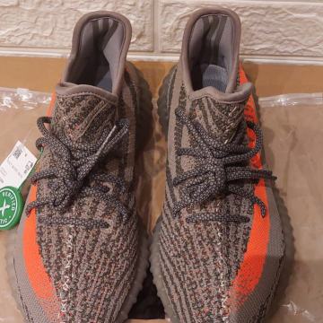 Nove Yeezy 350 tenisice, broj.41 1/3