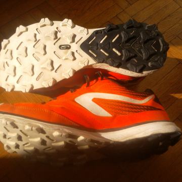 Zagreb-Sisak: lagane unisex tenisice (Decathlon) za atletiku, trening