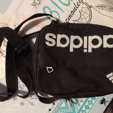 Adidas 20x16x4 kvalitetna torbica na rame