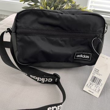 Adidas torbica  /TOTALNA ČISTKA