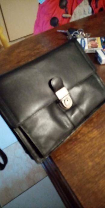 C.Comberti 15x25x9 kožna torbica kvalitetna s ključem