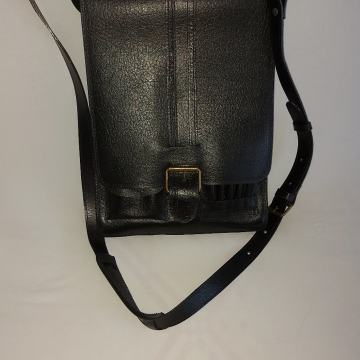 Časnička crna torba