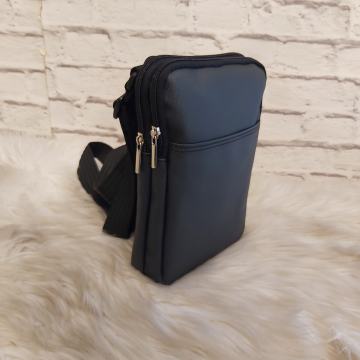 Crna torba za nošenje preko tijela