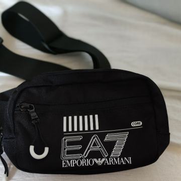 EA7 torbica oko struka