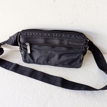 SNIŽENO! HEDEGREN crna pojasna torba NOVA