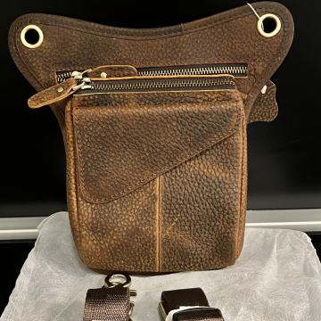 KOŽNA TORBICA ZA NOGU- SMEĐA- VRHUNSKA !!!