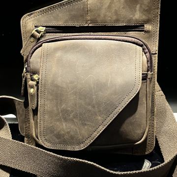 CRAZY HORSE/ LUKSUZNA KOŽNA - TORBICA PREKO TIJELA- SMEDJA