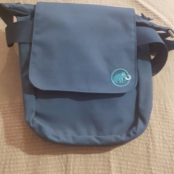 Mammut torbica za na rame