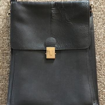 Muška crna kožna torbica / torba