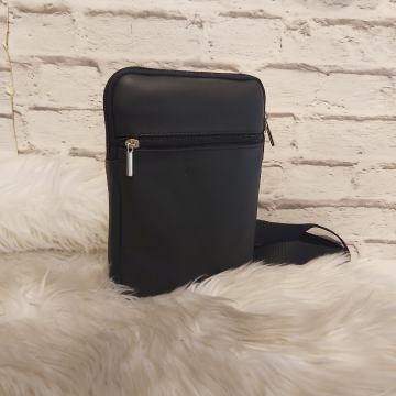 Muška crna tanka torba