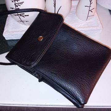 Muška crna torbica kao kožna - NOVO