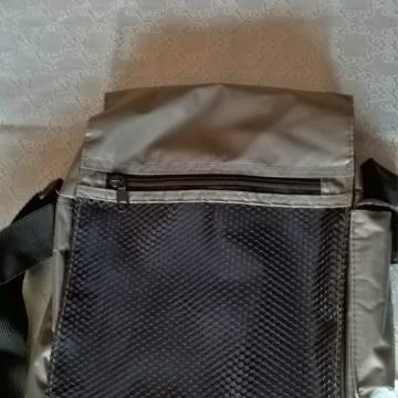 MUŠKA MASLINASTOZELENA TORBICA