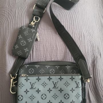 Muska Louis Vuitton torba preko ramena