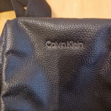 MUŠKA TORBICA CALVIN KLEIN CRNA / KOŽNA