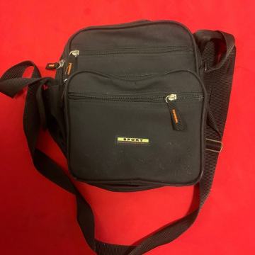 MUSKA TORBICA  CRNA 25x20 cm