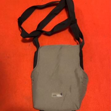 MUSKA TORBICA NEW YORK 25x20cm