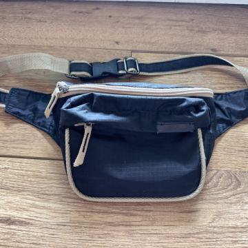 Muska Torbica oko Struka