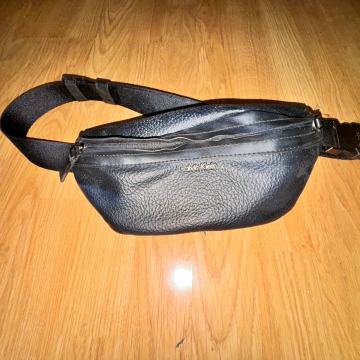 Muska torbica oko struka Calvin Klein