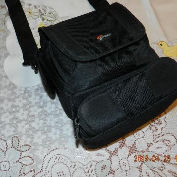 Muška torbica sa puno pretinaca