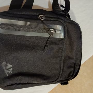 Nike torbica za na rame