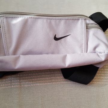 Nike torbica oko struka