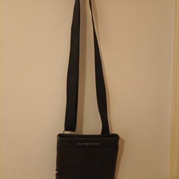 Prodajem NOVU mušku torbicu Tommy Hifiger