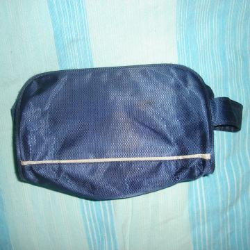 Prodajem,prodaje se muška torbica Nivea "for men",nova