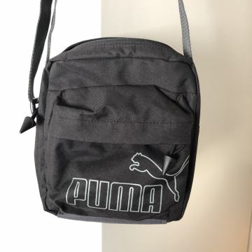 Puma torbica kao nova