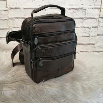 Smeđa muška torba na ručkicu