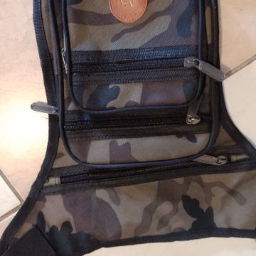 Sportska torbica 15x20x4 cm kvalitetna i praktična